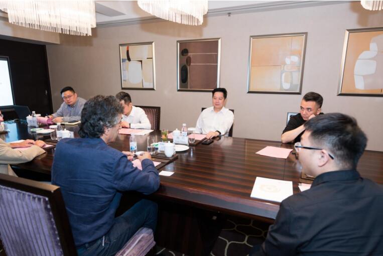 集团党委副书记、副董事长、总经理杨川会见维尼奥拉艺术研究中心创始人皮耶罗·洛卡瑟卡教授一行