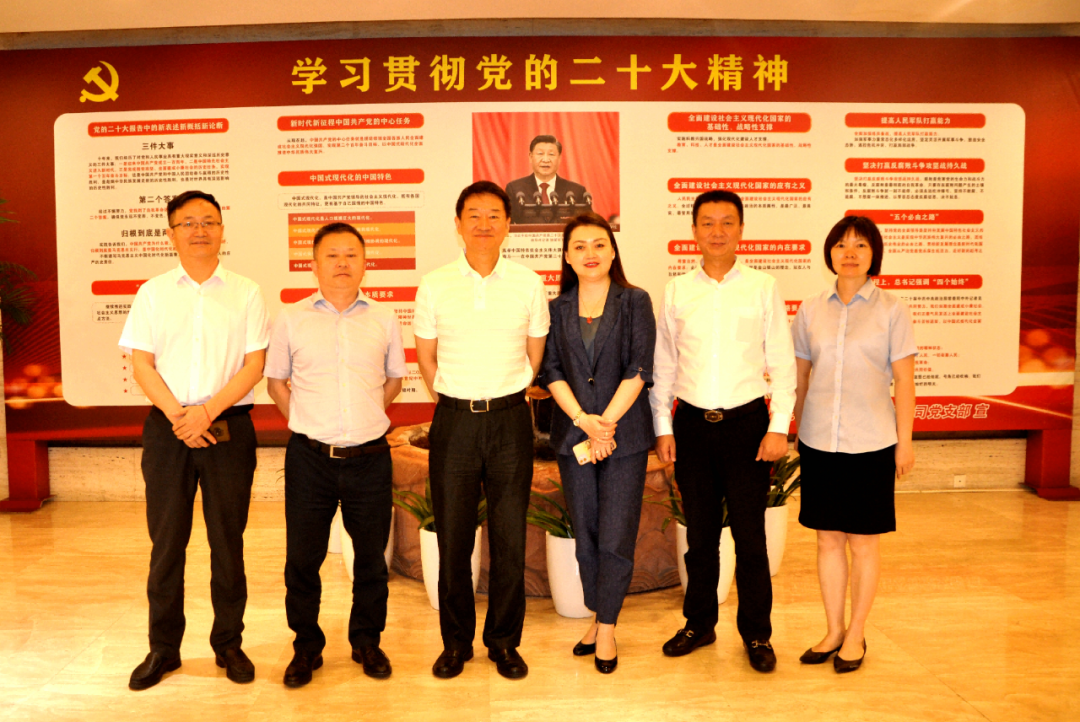 四川尊龙凯时集团党委书记、董事长任丁调研花园宾馆