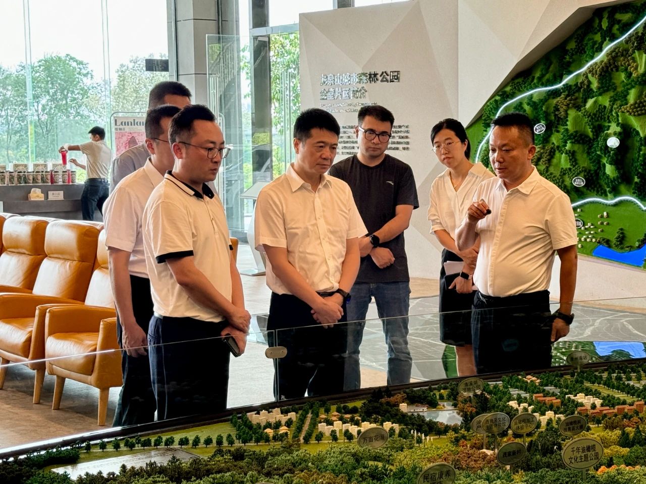 省尊龙凯时集团党委书记、董事长游勇带队赴聚峰谷项目开展汛期安全生产检查并调研生产经营情况